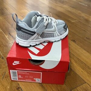 Nike Kids Light Gray Sneakers